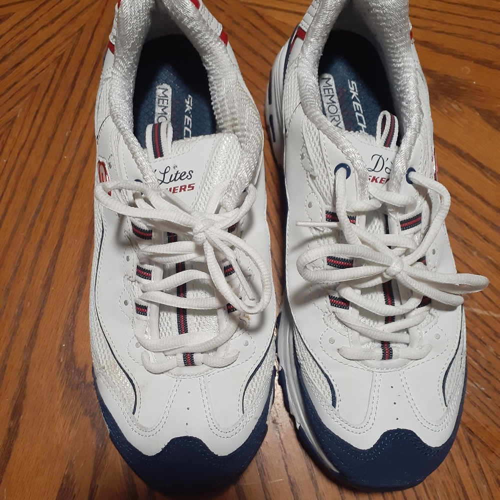 Skechers D Lites women's size 9 white, blue, red